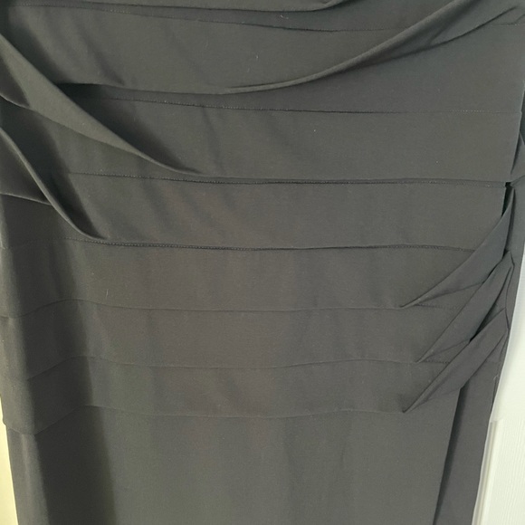 Classy Knee Length Dress from Business to Wedding. - Picture 5 of 10